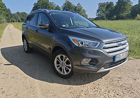 Ford Kuga 1.5 EcoBoost 2x4 Titanium