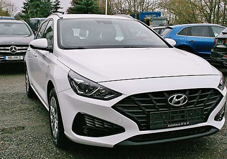 Hyundai i30 cw Pure+Spurhalte+DAB+Klima