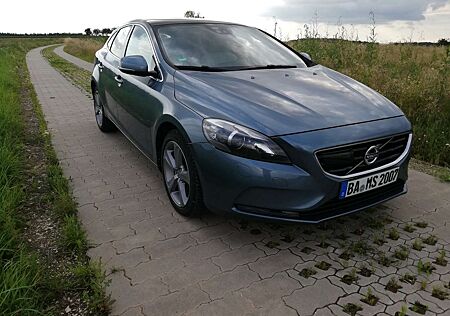 Volvo V40 D3 Geartronic Summum 5 Zylinder