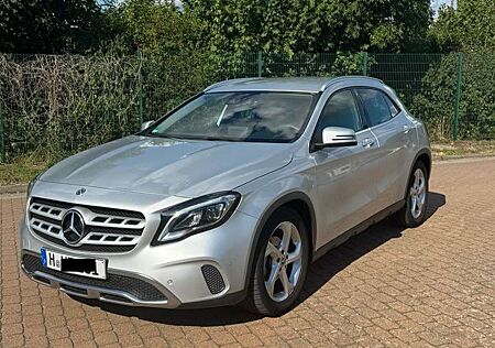 Mercedes-Benz GLA 180 URBAN DCT - TOP Gepflegt & kaum gefahren!