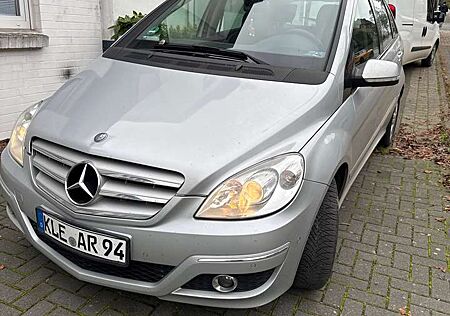 Mercedes-Benz B 200 CDI DAIMLER (D)