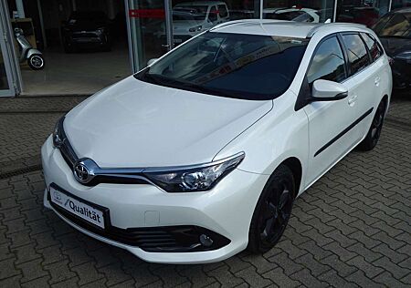 Toyota Auris TS 1,2T Design Edition+Anhängerkupplung+Navi