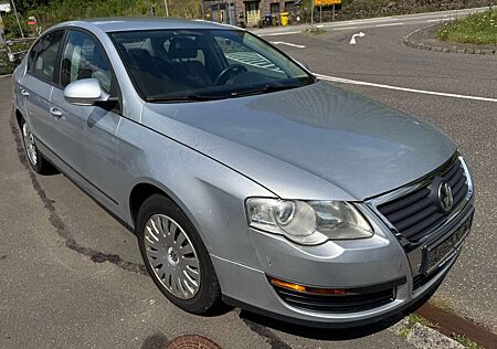 VW Passat Volkswagen 1.6 16V FSI Lim. aus Rentnerhand