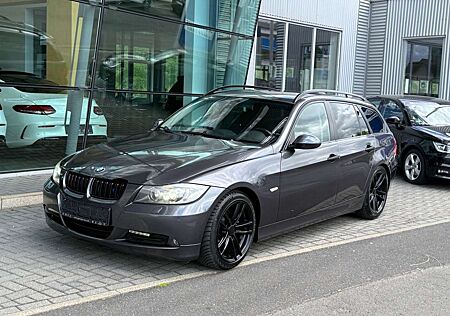 BMW 320 i Touring Xenon PDC Navi LM MFL Klima 6-Gang