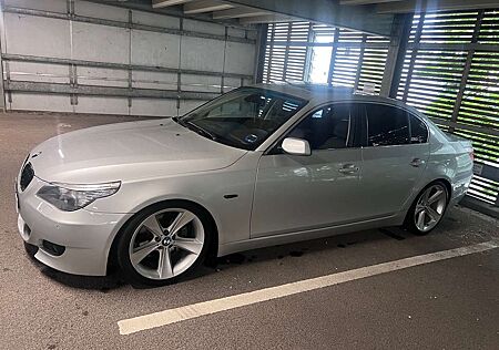 BMW 523i 523