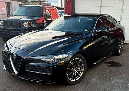 Alfa Romeo Giulia Super Automatik/Navi/Teilleder/Bi-Xenon