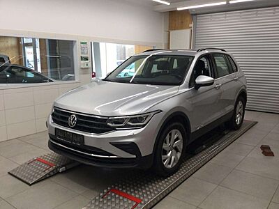Volkswagen Tiguan LIFE 4M MATRIX APP STANDH + LENKRADH DAB+ StandHZG