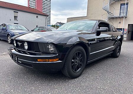 Ford Mustang 4.0 V6 TOP Optik *black is black*