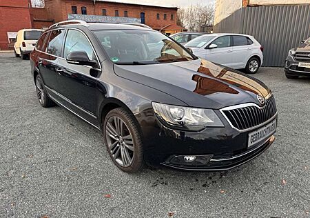 Skoda Superb Combi Elegance Navi / Bi-Xenon / PDC