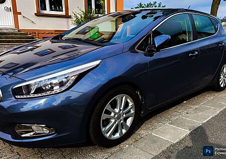 Kia Cee'd Ceed / 1.6 GDI Dream-Team Edition