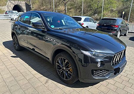 Maserati Levante Q4 Pano/360°/Sitzhz./Xenon/Leder