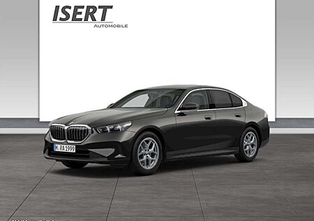 BMW 520 d xDrive Lim. A. +AHK+RFK+LED+INNENRAUMKAMERA