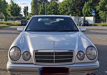 Mercedes-Benz E 200 Elegance