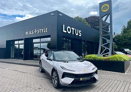 Lotus Eletre R KEF Voll Carbon Gold innen