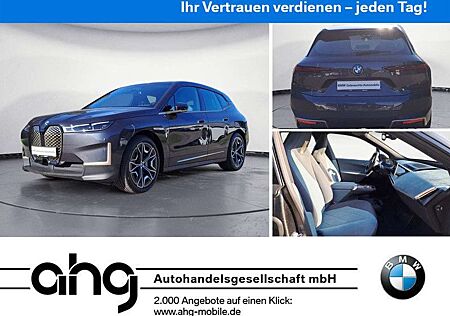 BMW iX xDrive40 Klimaaut. AHK Komfortzugang