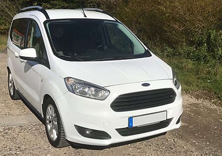 Ford Tourneo Courier 1.0 EcoBoost Titanium AHK