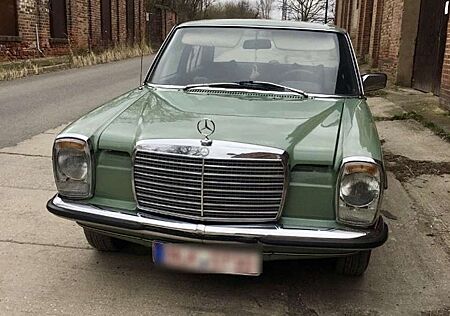 Mercedes-Benz W 114/115 Strich-Acht 220D Diesel ; Servo ; Schiebedach ; AHK