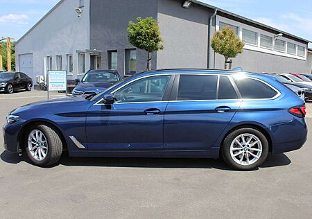 BMW 520 d Tour. +HUD+Sports.-LEDER+AHK+DAB+Hifi+Drive Pro
