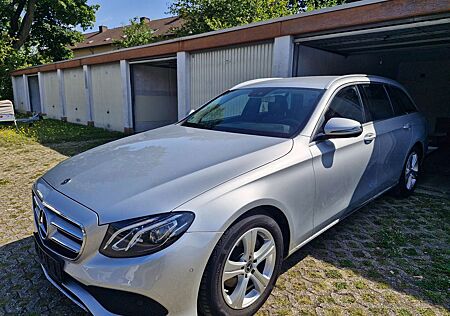 Mercedes-Benz E 220 d T 9G-TRONIC