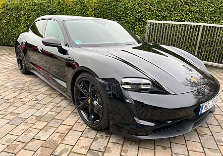 Porsche Taycan Sport Turismo Pano Luft Perf Chrono Kam