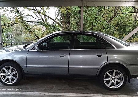 Audi A4 2.8 Quattro Sportfahrwerk und Auspuff