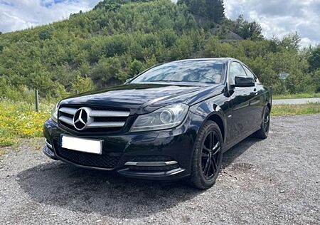 Mercedes-Benz C 220 CDI DPF Coupe (BlueEFFICIENCY) 7G-TRONIC