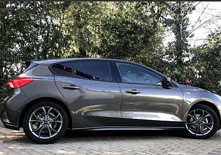 Ford Focus ST- LINE  1.0 EcoBoost / 125 PS/ TOP Zustand