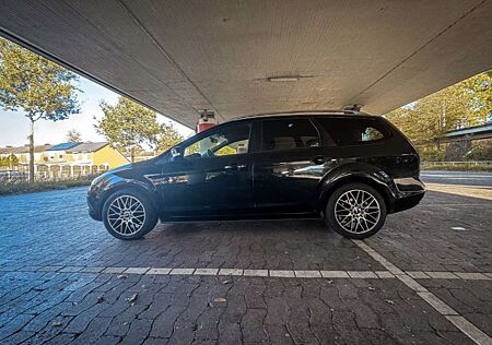 Ford Focus Turnier 1.6 16V Black Magic