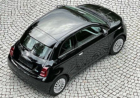 Fiat 500E Action