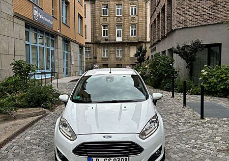 Ford Fiesta Titanium- Navi, Sitzheizung, Klima, Sensoren