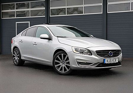 Volvo S60 T5/R-Design/ACC+SPUR/4xSHZ/LHZ/KAMERA/TTW/18