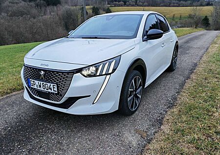 Peugeot e-208 136 GT mit Garantie bis 10/2027