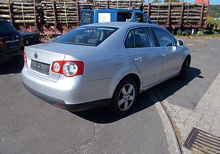 VW Jetta Volkswagen 2.0 FSI Comfortline TÜV 11 2025