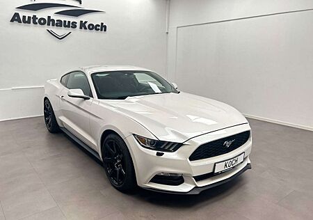 Ford Mustang FASTBACK 3.7 COUPÉ - DRIVE THE LEGEND**