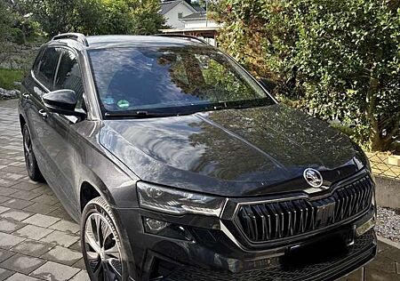 Skoda Karoq Sportline + AHK + Winterreifen