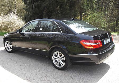 Mercedes-Benz E 250 E-Klasse Diesel CDI 4Matic Distronik AHK Elegance