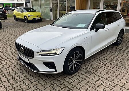 Volvo V60 T6 Plus Dark Recharge Plug-In Hybrid AWD