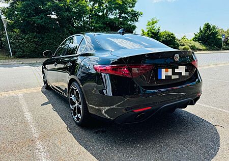 Alfa Romeo Giulia 18Tkm 200PS Super Teilleder Panorama Veloceoptik