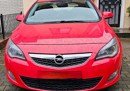 Opel Astra 1.6 Turbo Cosmo