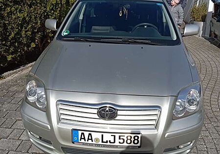 Toyota Avensis 2.0 VVT-i Sol