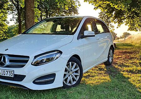 Mercedes-Benz B 180