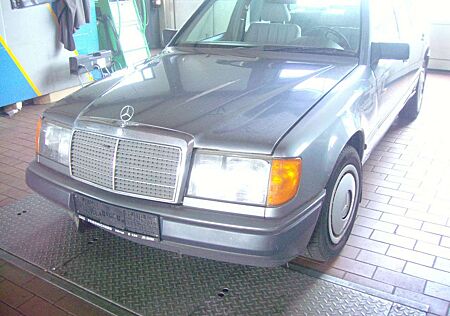 Mercedes-Benz E 230 Oldtimer