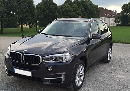 BMW X5 Top gepflegter Garagenwagen, Nichtraucher, 8x LM,