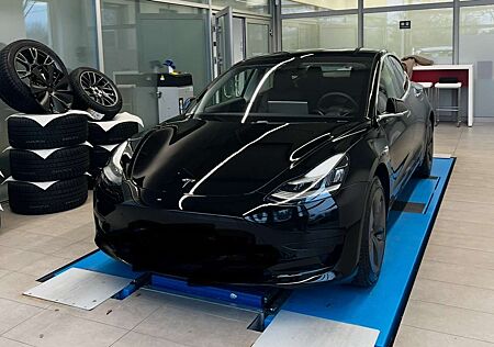 Tesla Model 3 Standard Reichweite Plus Hinterradantrieb