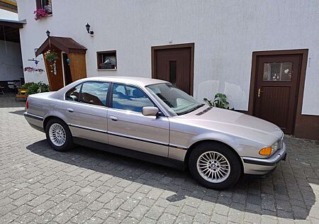 BMW 735 i V8 top gepflegt
