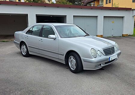 Mercedes-Benz E 200 Classic 99TSD KM