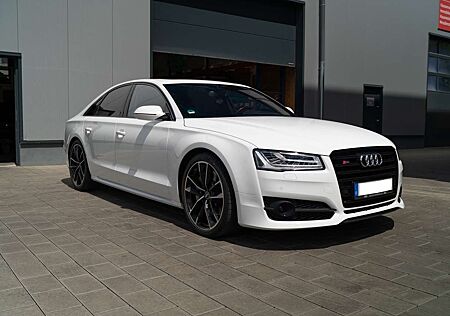 Audi S8 plus