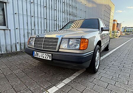 Mercedes-Benz E 250 Oldtimer / Neue TÜV
