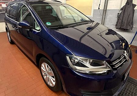 VW Sharan Volkswagen Comfortline 7 G- DSG + Anhängerkupplung