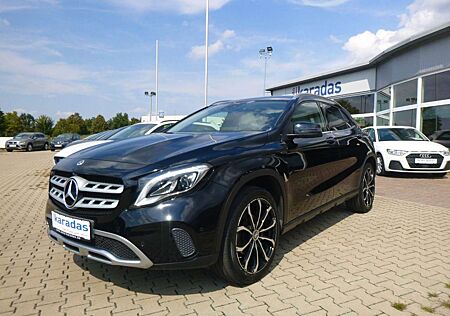 Mercedes-Benz GLA 200 AHK/LED/PANO/NAVI/Kamera